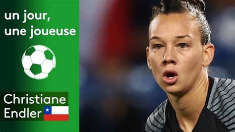 Página oficial de facebook de christiane endler, futbolista capitana de la selección. Un jour, une joueuse : Christiane Endler (Chili) - YouTube