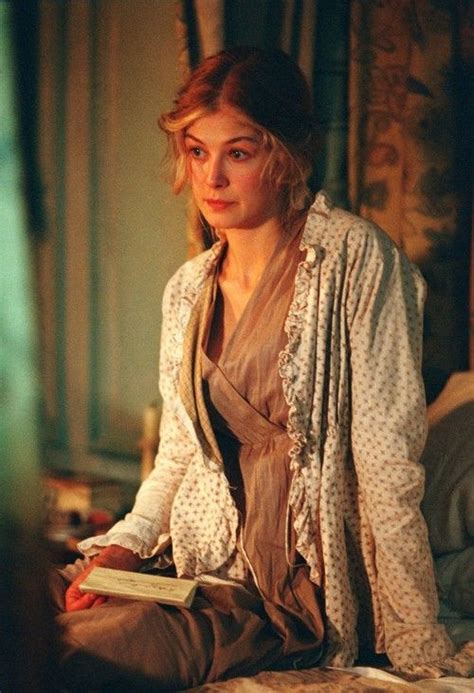 Rosamund Pike As Jane Bennet Reading Letter In Pride And Stolz