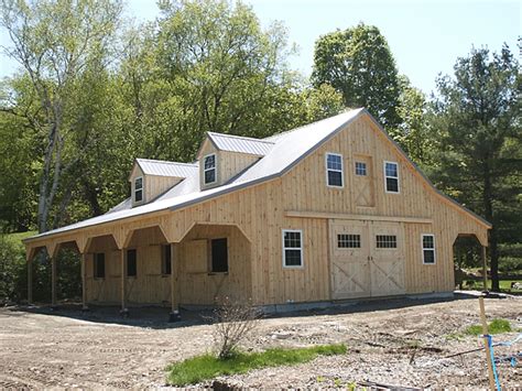 Pole barn living quarters come in many forms, from a simple loft to an entire upper living quarters. Outdoor: Alluring Pole Barn With Living Quarters For Your ...