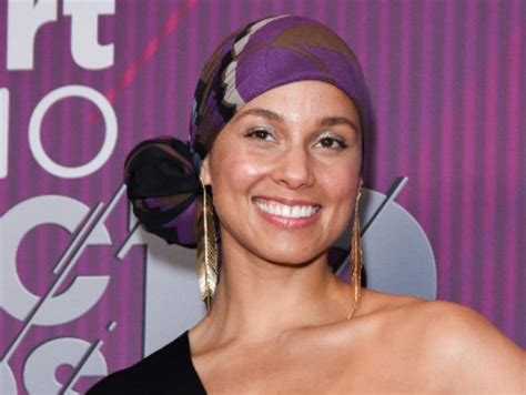 5 Easy Head Wrap Tutorials To Try Before Your Next Zoom Meeting Essence
