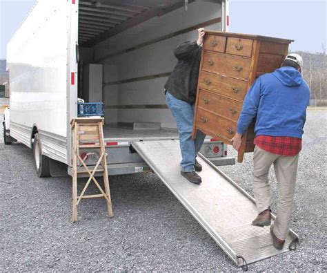 How To Pack And Unload A Moving Truck National Storage