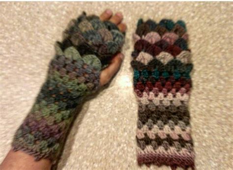 Save this pattern on pinterest. Dragon Scale Fingerless Gloves Free Pattern - Knittting ...