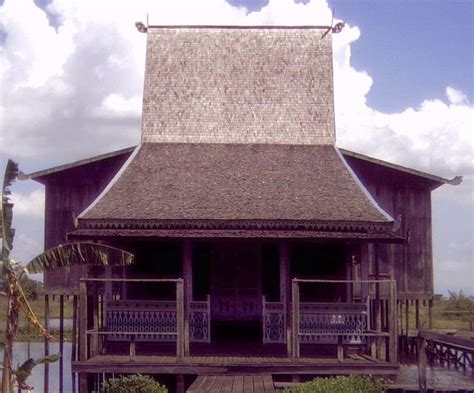 Rumah Adat Bengkulu Bubungan Lima