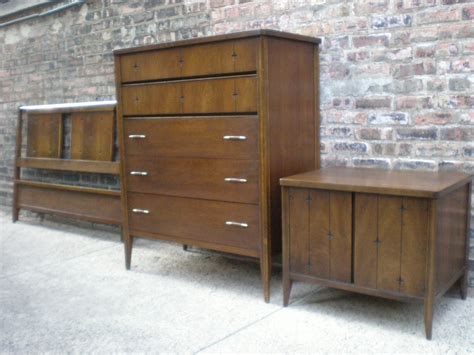 Attic heirlooms (rustic oak) by broyhill furniture. Mid Century Chicago: Broyhill Saga Bedroom Set