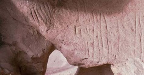 achaman guaÑoc ¿que hace el dios egipcio anubis y escritos celta en una antigua caverna en