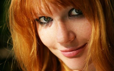 Mia Sollis Red Haired Green Eyed Face Freckles Wallpaper