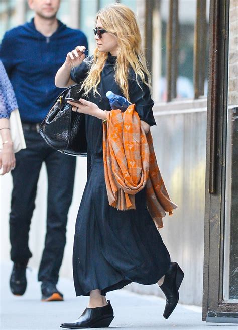 Wait Ashley Olsen Just Made Wedge Ankle Boots Cool Again Olsen Twins