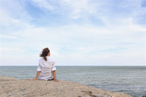Being Single How To Handle Loneliness Huffpost