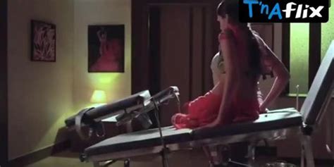Preeti Puneet Butt Breasts Scene In Fraud Salesman