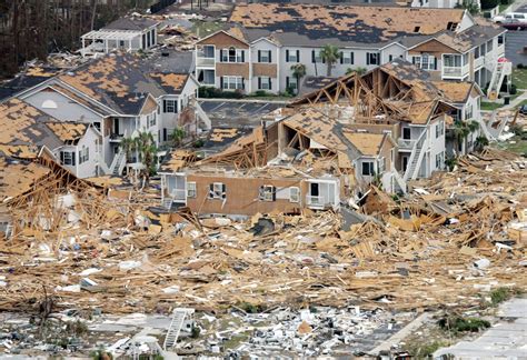 Photos On This Day August 29 2005 Hurricane Katrina Destroys New