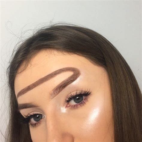 These Heavenly Halo Brows Are Strangely Beautiful Halo Brows Eyebrow Trends Eyebrow Makeup