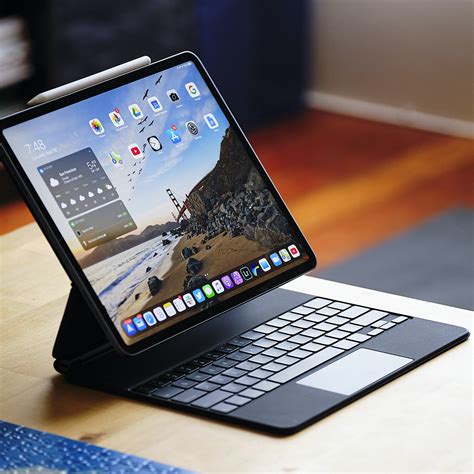 Magic Keyboard For The Ipad Pro Review The Best Way To Turn An Ipad Into A Laptop The Verge