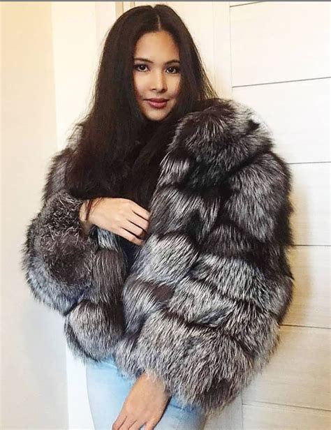 Pin By Klark Wesley On Blană In 2020 Fur Coats Women Fur Fashion Fur