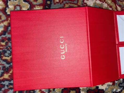 Authentic Gucci Beauty Red Magnetic T Box Square W8 X L8 X D3 75 New Ebay