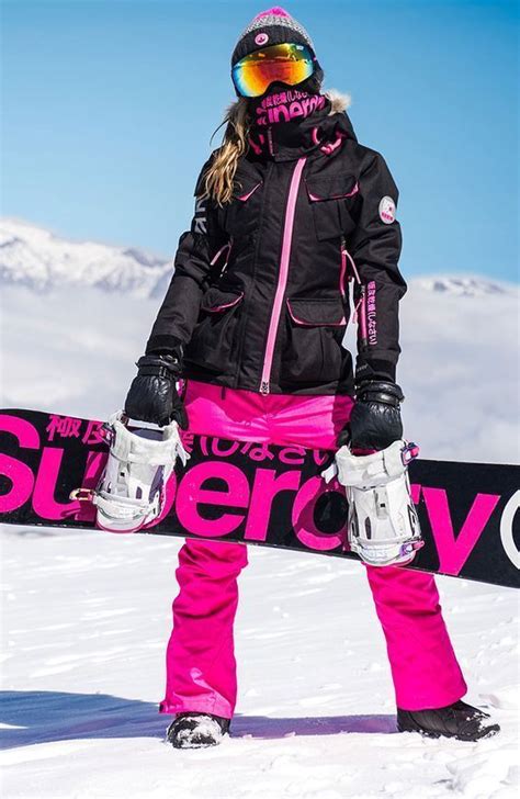 47 Fashionable Snowboard Fashion Outfits For Women Snowboarding