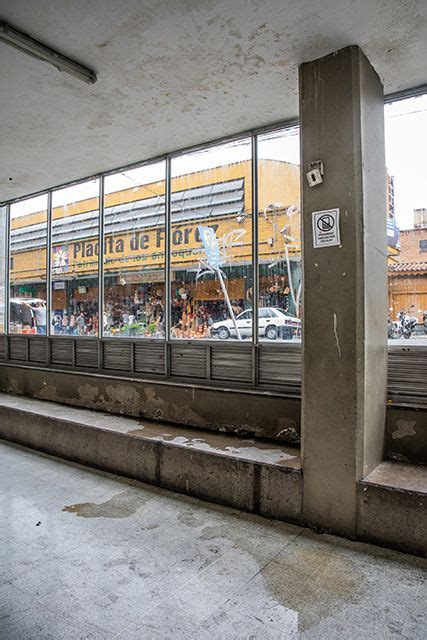 Pero vivió, enseñó y escribió en medellín —y en colombia— en una sociedad. Al colegio Héctor Abad Gómez le urge una reparación ...