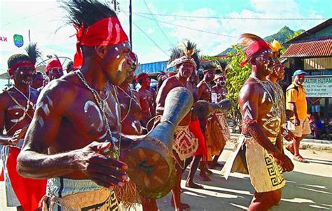 Pakaian Adat Papua Barat Nama Gambar Dan Penjelasannya Adat