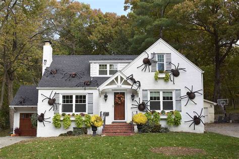 These Giant Diy Spiders Are Our New Favorite Halloween Decor Better