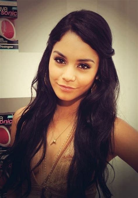 Natural Makeup And Hair Vanessa Hudgens Stella Hudgens High School