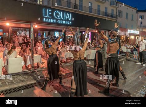 Dance Performance Le Quai Saint Tropez Nightclub And Restaurant Var Cote D Azur South