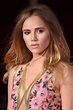 Suki Waterhouse’s Glitter Makeup at the Pride and Prejudice and Zombies ...