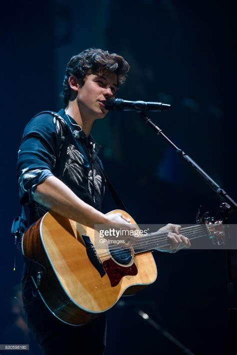 Shawn Mendes Performs At Air Canada Centre Photos And Premium High Res