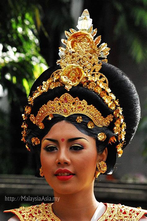 Beautiful Hairdoo Bali Indonesia Costumes Around The World Traditional Asian Hairstyles Bali