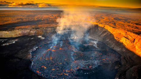 Kīlauea Volcano In Hawaii Erupts In Real Time On Webcam Mens Journal