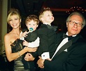 File:Larry King with his wife and children.jpg - Wikimedia Commons
