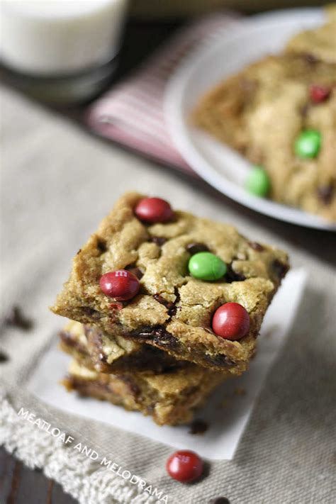 Chewy, full of chocolate chips, and buttery soft, these chocolate chip cookie bars are the best dessert! Easy Oatmeal Chocolate Chip Cookie Bars - Meatloaf and ...