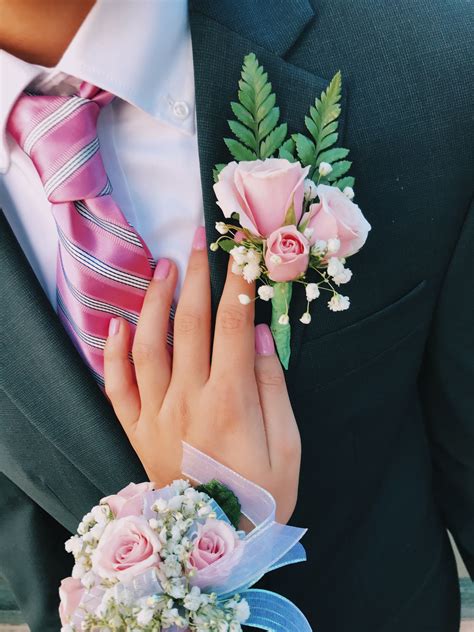 40 insanely stunning matching boutonniere and wrist flower prom corsage and boutonniere