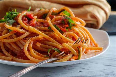 Bucatini Vs Spaghetti How Are They Different And When To Use Each