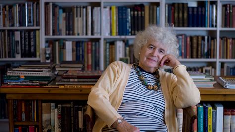 Jan Morris Dead Prolific Writer Transgender Pioneer Dies At Age 94