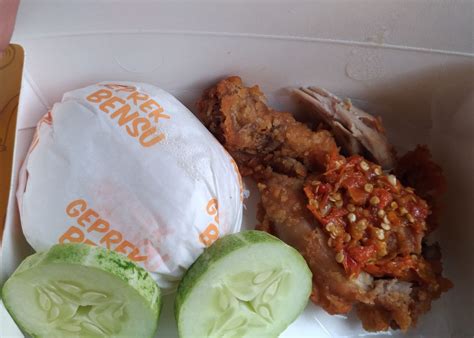 Untungnya resto i am geprek bensu ini memiliki pelayanan yang cukup baik dan semua menu enak. Geprek Bensu, Bekasi Barat, Bekasi - Lengkap: Menu terbaru ...