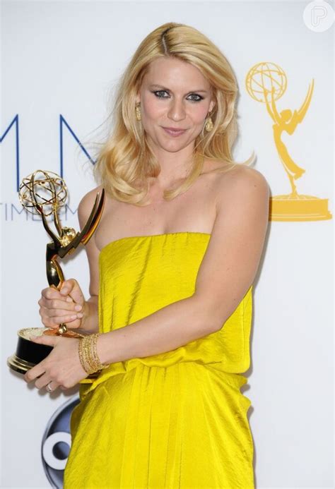 Foto Claire Danes Posou J Gr Vida Com Seu Pr Mio No Emmy Awards No