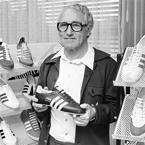 Tehén Gyanúsított Szopóka Adolf Dassler Adidas Father Shoe Factory Igen Ünnep Alagút