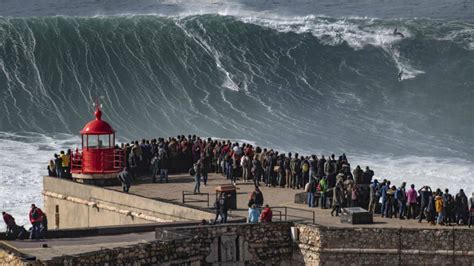 Las Olas Más Grandes Del Mundo Para Surfear Se Dan En Nazaré Portugal