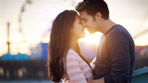 Couple Hugging In Sunrays Background Hd Couple Wallpapers Hd