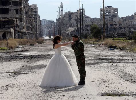 syrian couple take their wedding photos in homs the country s most devastated city the