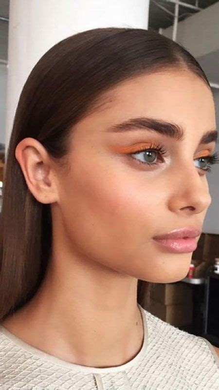 How To Get Thick Eyebrows And Fill Them In Naturally Eyebrow Makeup