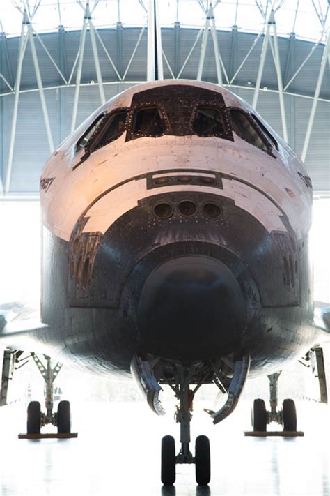 Spaceflight Now Sts 133 Discovery Enters The Smithsonian