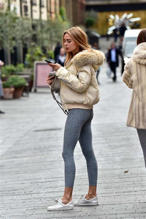 Kimberley Garner Flaunts Her Incredible Figure In A Crop Top And Leggings As She Leaves The Gym