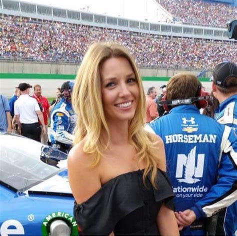 amy reimann at 2015 kentucky speedway she is so beautiful ️ ️ ️ dale earnhart jr amy