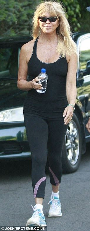 Goldie Hawn 67 Shows Off Her Trim Figure As She Gets An Endorphin