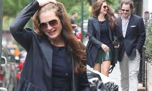 Brooke Shields 47 Brooke Shields 47 Reveals A Hot Flash Of Thigh In