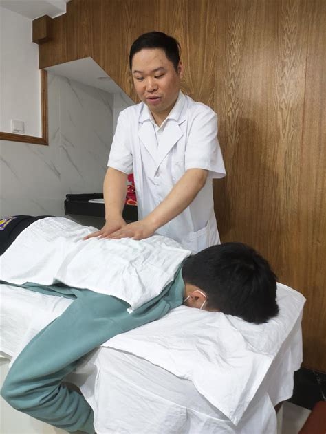 Blind Masseur S Parlor Relieves Aches And Pains For The Masses Shine News