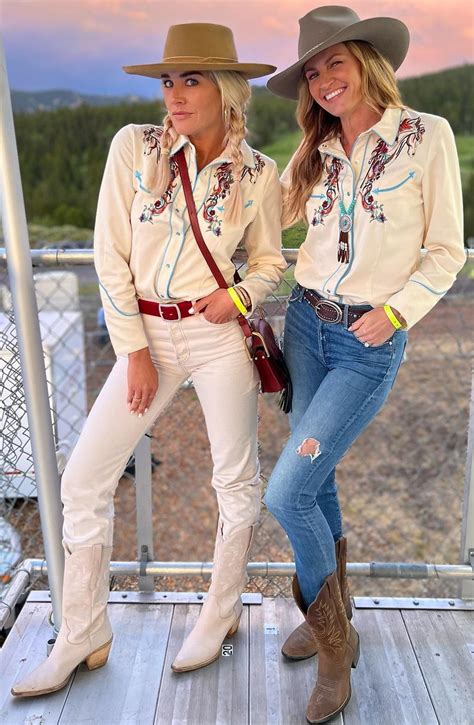 cowgirls erin andrews and charissa thompson lookin fabulous celeblr