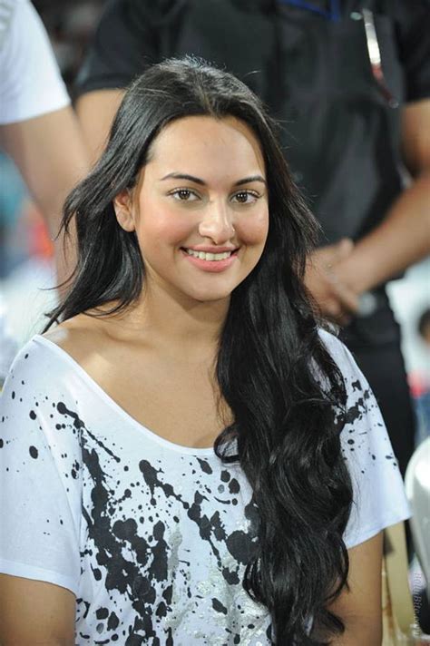 The King Decent Beauty Sonakshi Sinha Snapped At Ccl T20 Finals