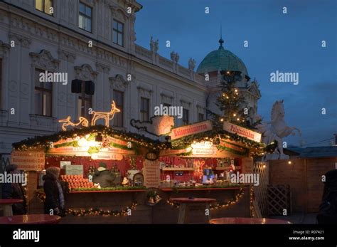 Christkindlmarkt Weihnachtsmarkt Im Belvedere Fotos Und Bildmaterial