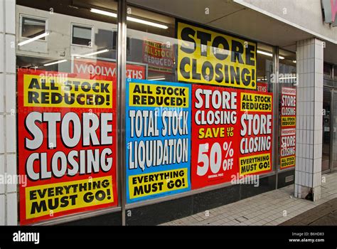 store closing down posters in the window of a woolworths Stock Photo ...